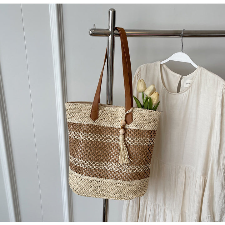 Fashionable straw tote bag with leather accents Bowlift