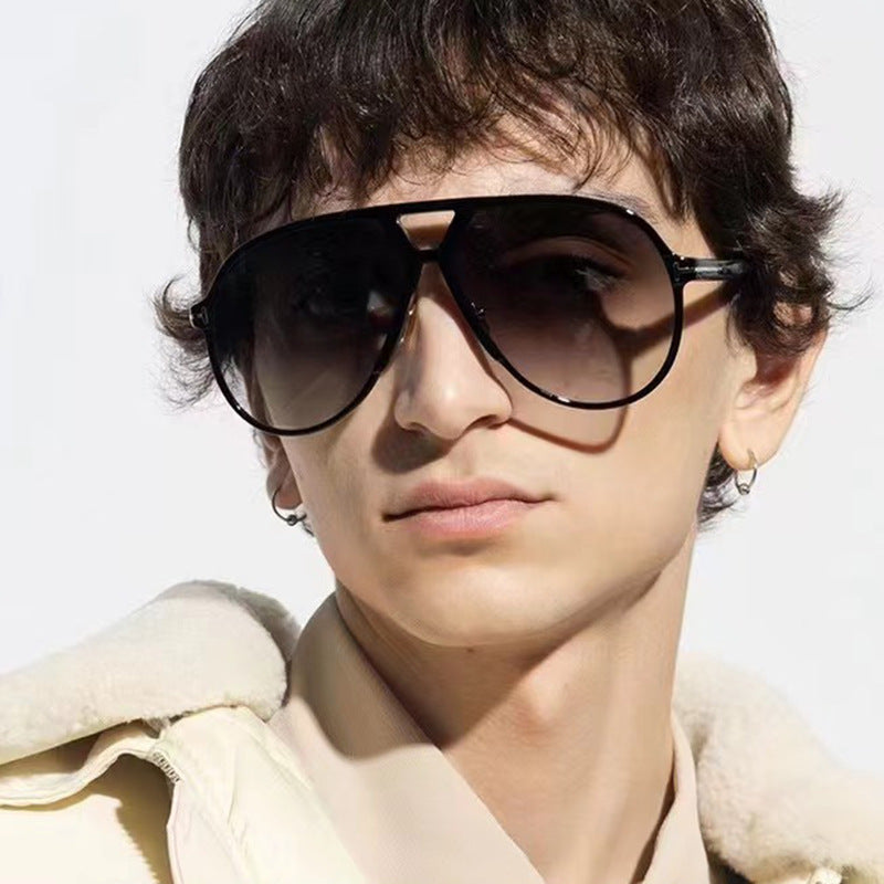 Women's fashionable sunglasses in stylish pilot look Bowlift