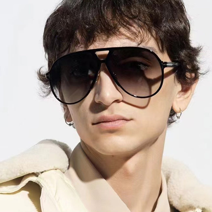 Women's fashionable sunglasses in stylish pilot look Bowlift