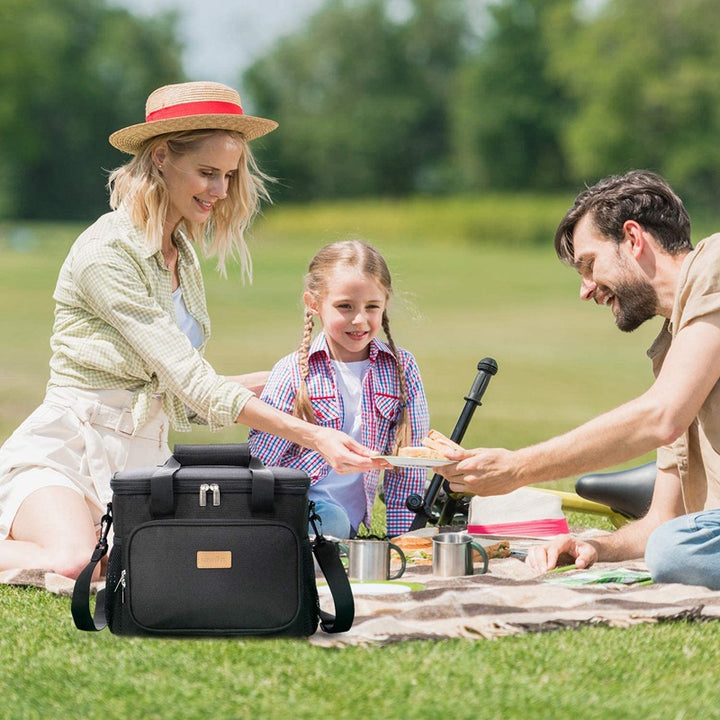 Cooler bag with insulating interior and practical carrying options Bowlift
