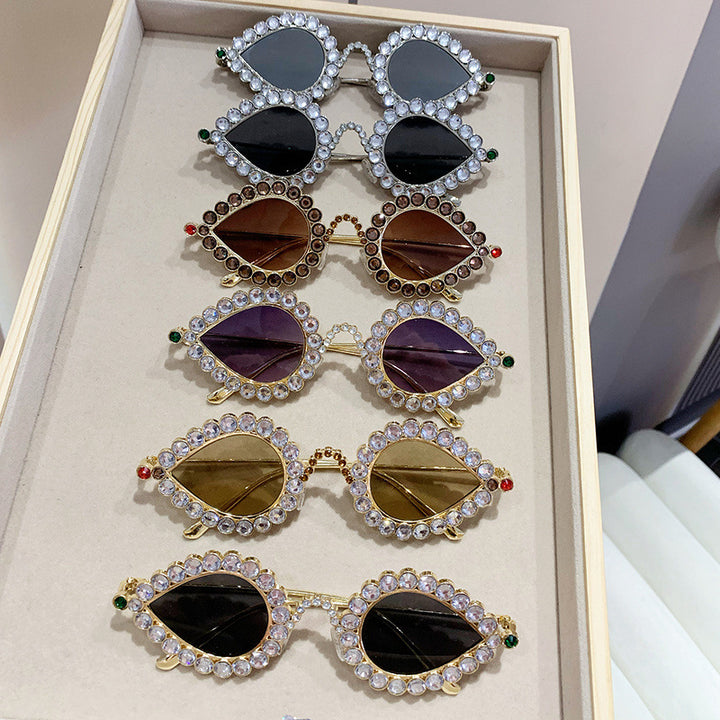 Ladies Glamorous Sunglasses with Sparkling Rhinestone Decoration Bowlift