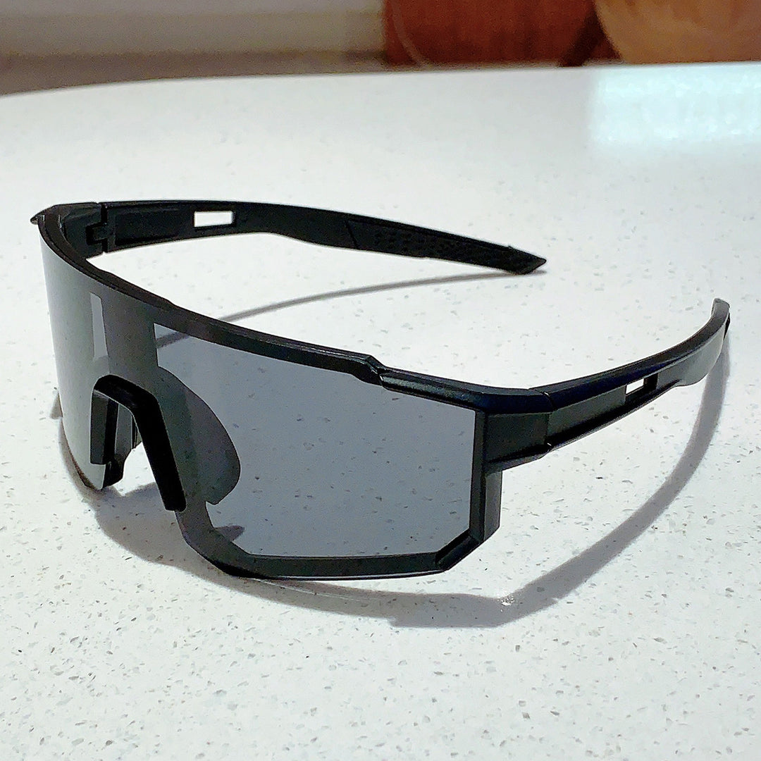 Unisex nan sporty shield sunglasses with continuous mirror lens and adjustable nose bridge Bowlift