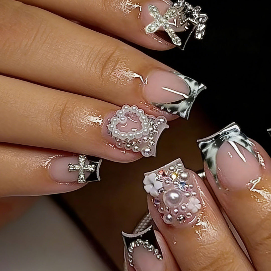 Acrylic nail set with glamorous golden accents Bowlift
