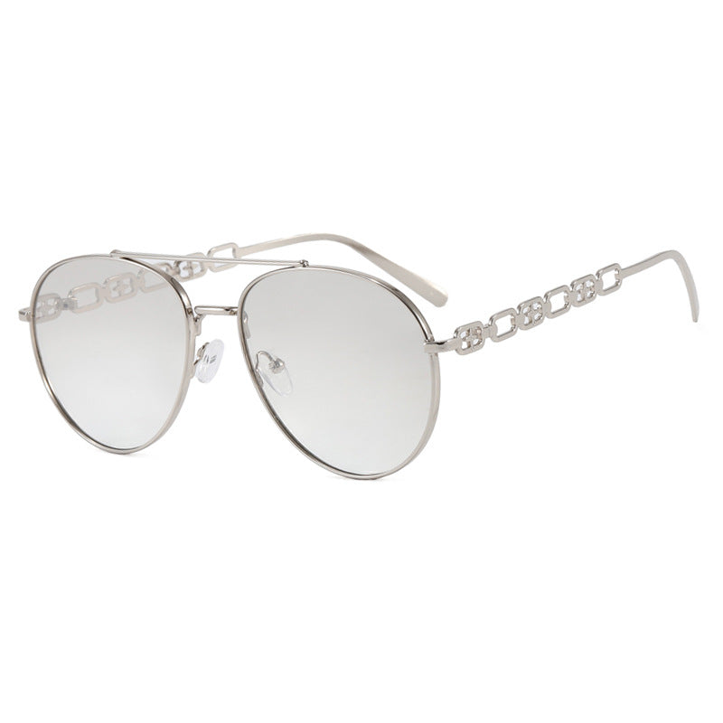 Women's striking sunglasses with luxurious chain detail and polarized lenses Bowlift