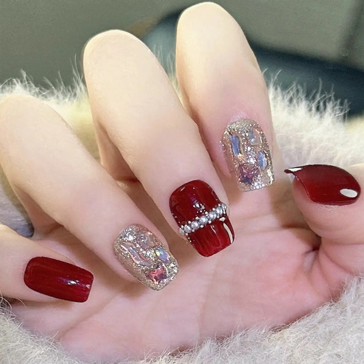 Glamorous artificial nail set with sparkling 3D applications and elegant embellishments Bowlift