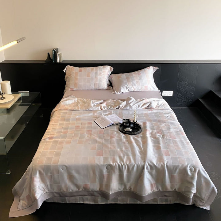 Bedding set made of cotton satin with subtle heart jacquard and silky glossy finish Bowlift