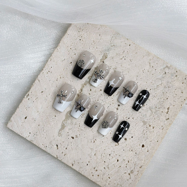 Artistic Themed Press-On Nail Set with Decorative Metallic Accents