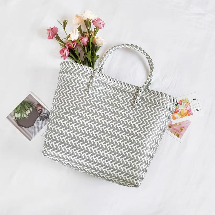 Stylish and Spacious Tote Bag Bowlift