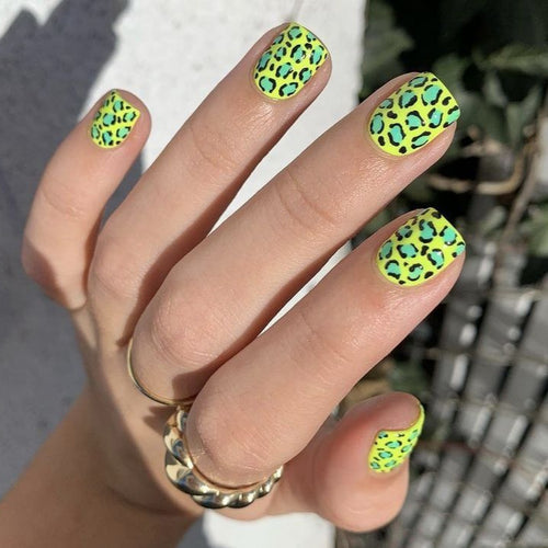 Artificial nails with modern leopard print Bowlift