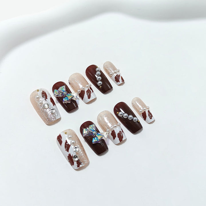 Artificial nails with glamorous 3D applications and glitter Bowlift