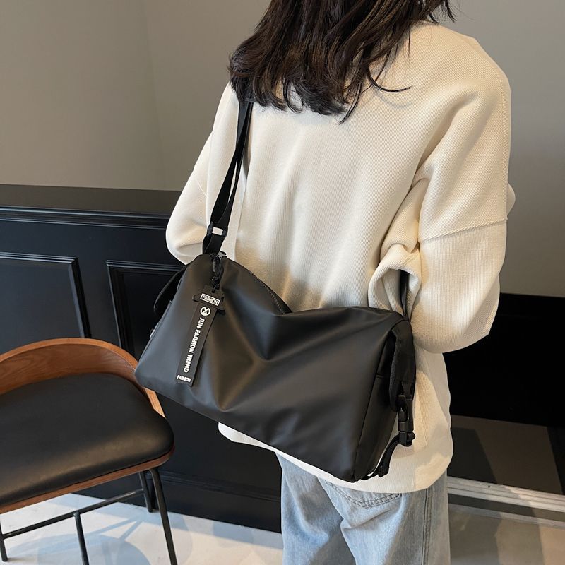Sleek Multi-Functional Shoulder Bag Bowlift