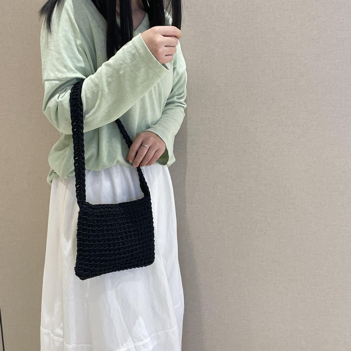 Hand-knotted shoulder bag made of high-quality sustainable material Bowlift