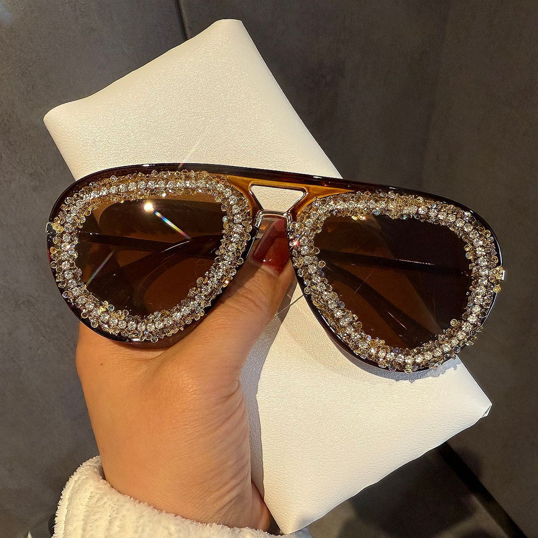 Women's extravagant heart-shaped sunglasses with sparkling rhinestone frame Bowlift