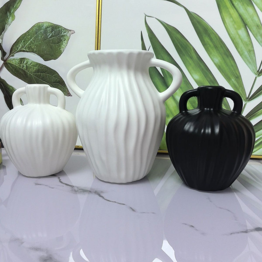 Elegant Ribbed Decorative Vase Bowlift