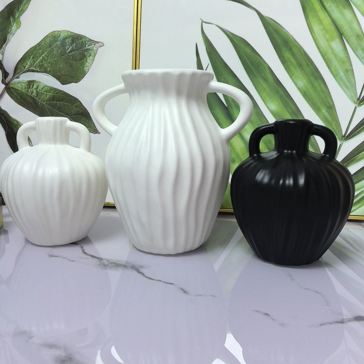 Elegant Ribbed Decorative Vase Bowlift