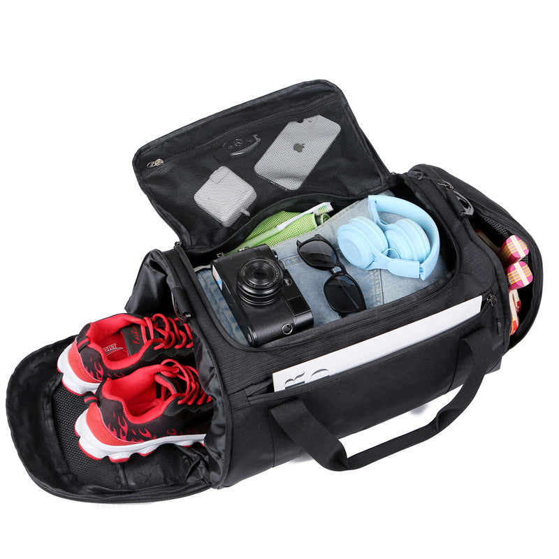 Spacious sports and travel bag with reinforced bottom Bowlift