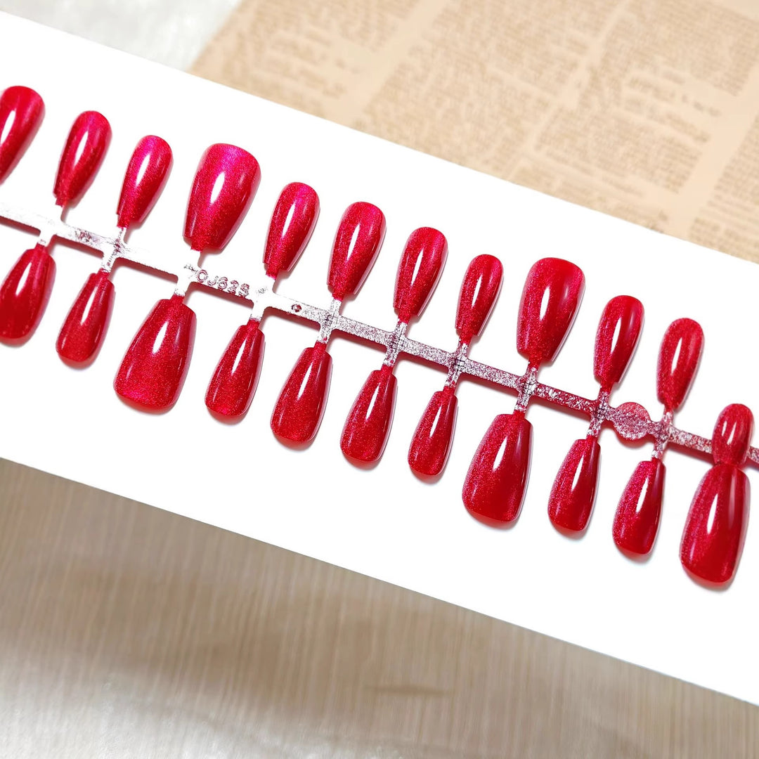 Artificial nails with shimmering effect Bowlift
