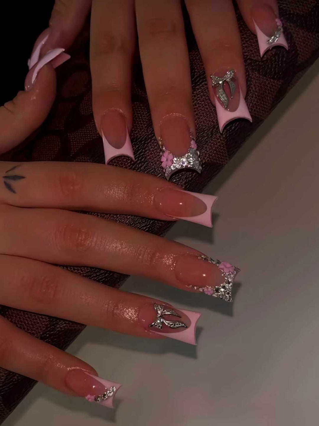 Glamorous Nail Art Extensions Bowlift