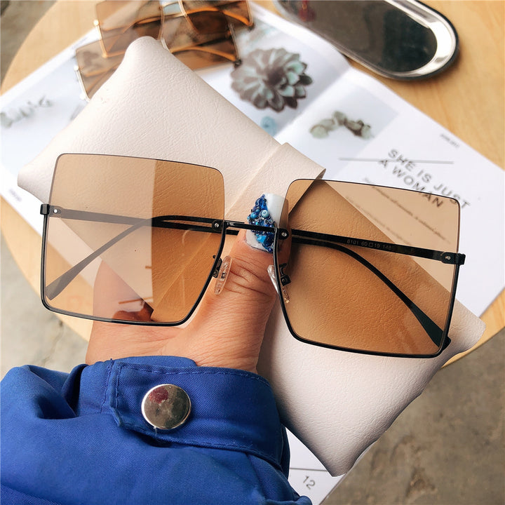 Fashionable Oversized Square Sunglasses Bowlift