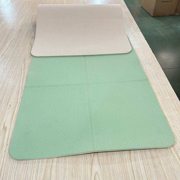 Non-slip training mat with structured design Bowlift