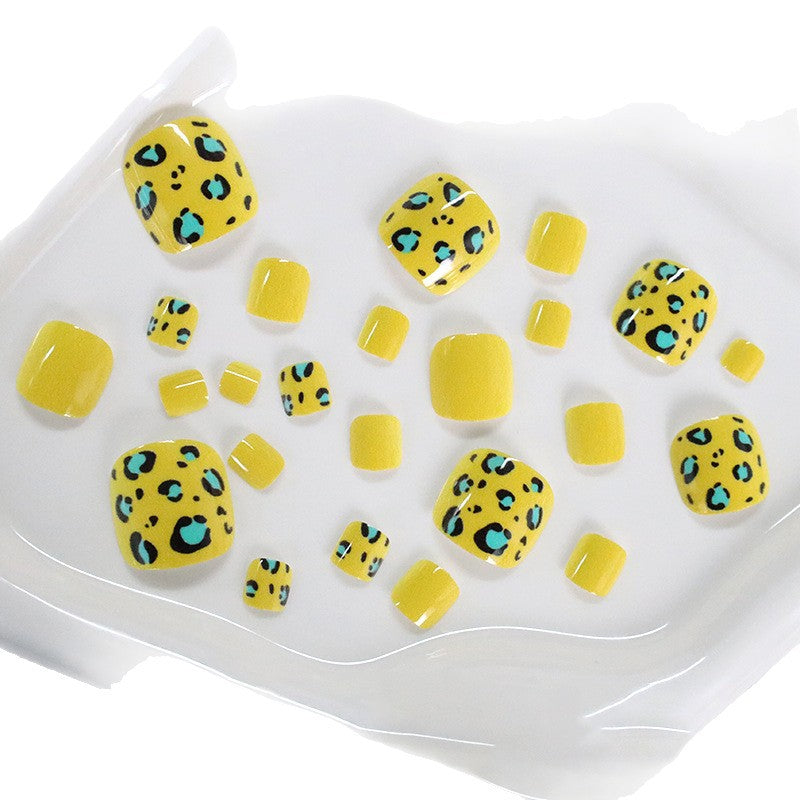 Stylish Animal Print Pedicure Nail Art Bowlift