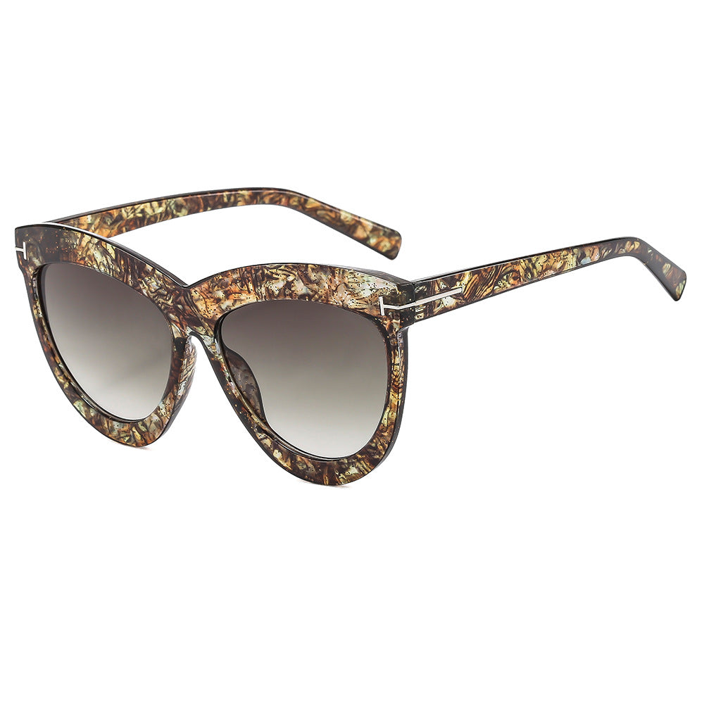 Women's Cat-Eye Sunglasses with Elegant Frame and High-Quality UV Protection Bowlift