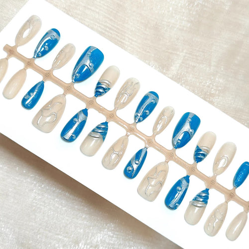 Artificial nails with creative shimmer design Bowlift