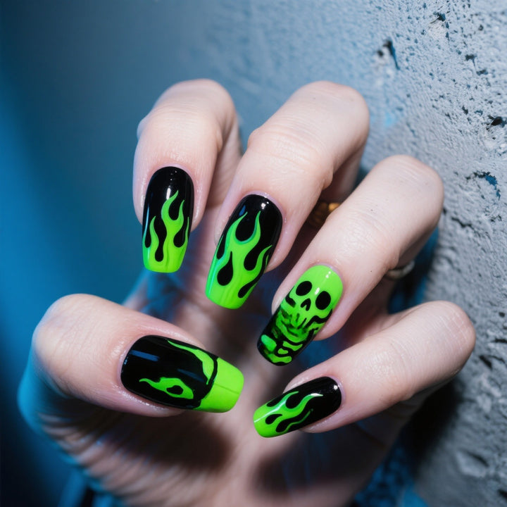 Artificial nails with creepy skull design Bowlift