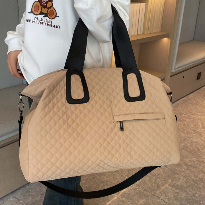 Durable weekend bag with innovative storage Bowlift