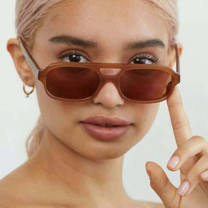 Women's fashionable square sunglasses made of transparent plastic Bowlift