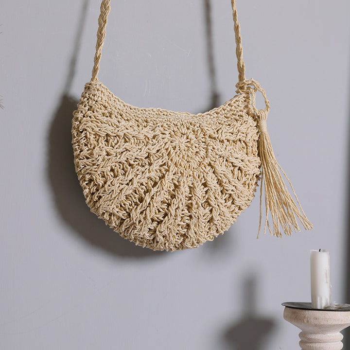 Boho-Inspired Handbag Made of Natural Material Bowlift