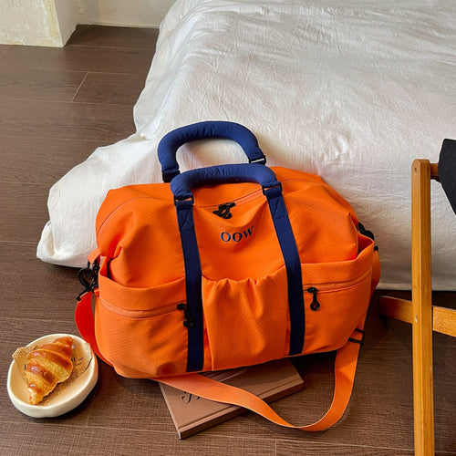 Sports bag with versatile compartment arrangement Bowlift