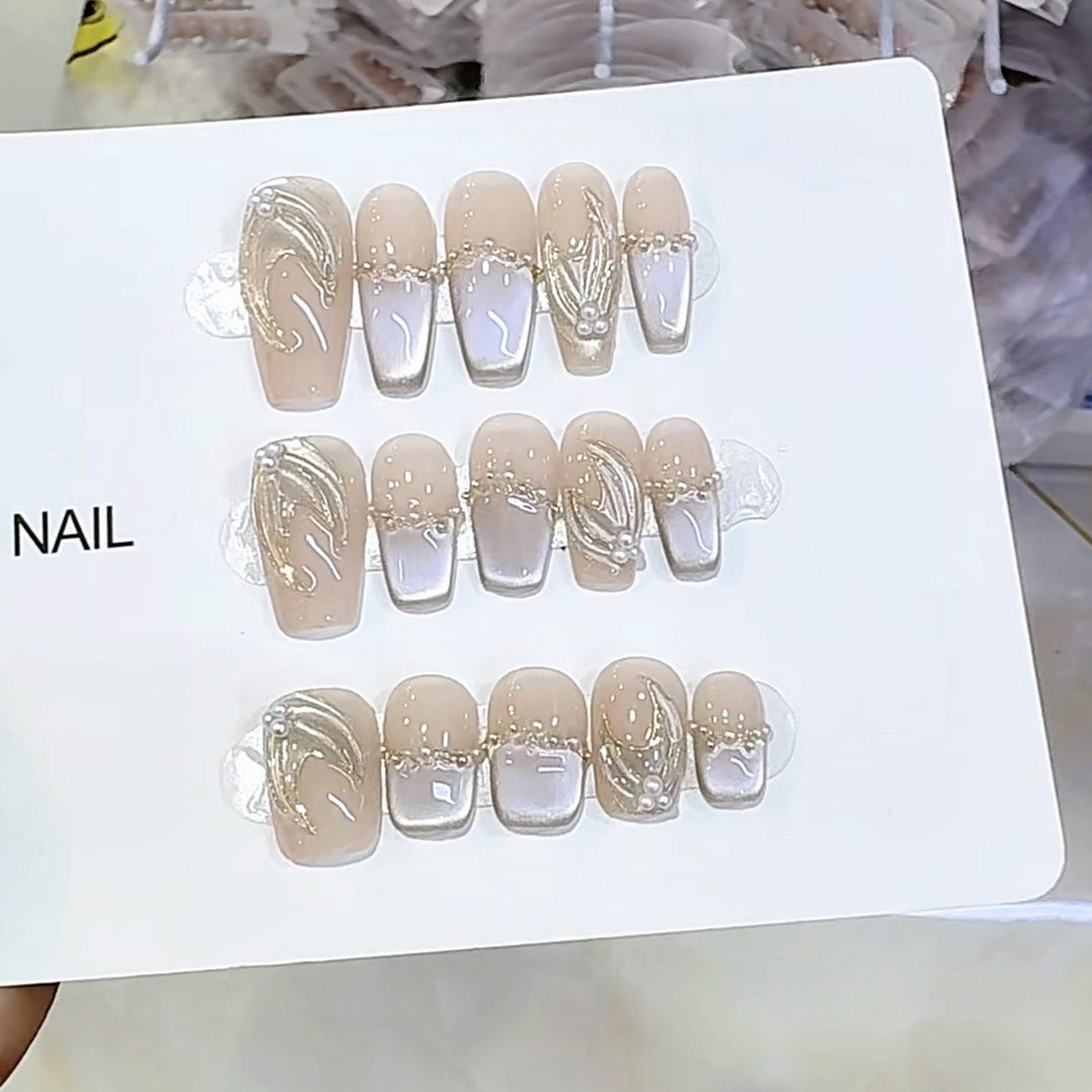 Artistic Press-On Nail Set with Elegant Design Bowlift