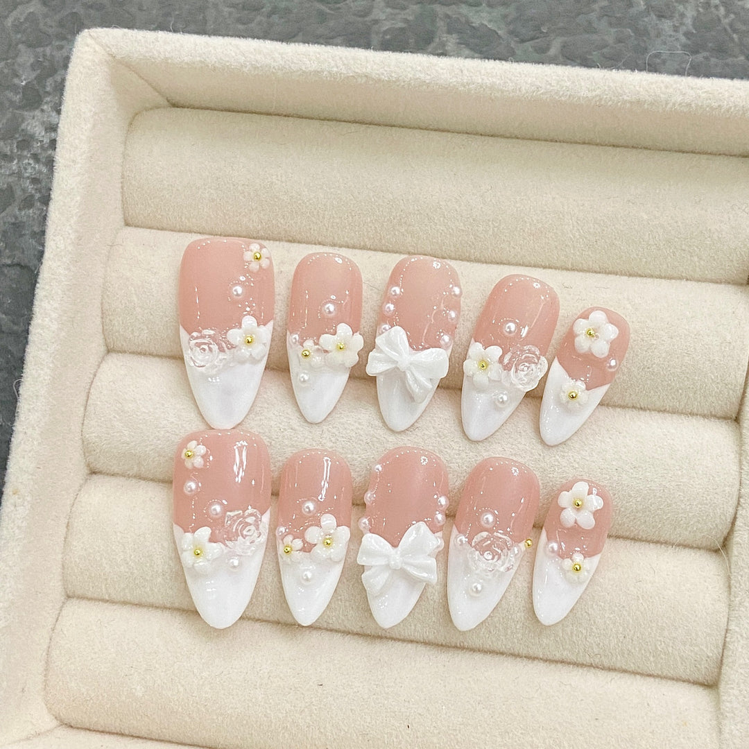 Artificial nail set with floral and glamorous accents Bowlift