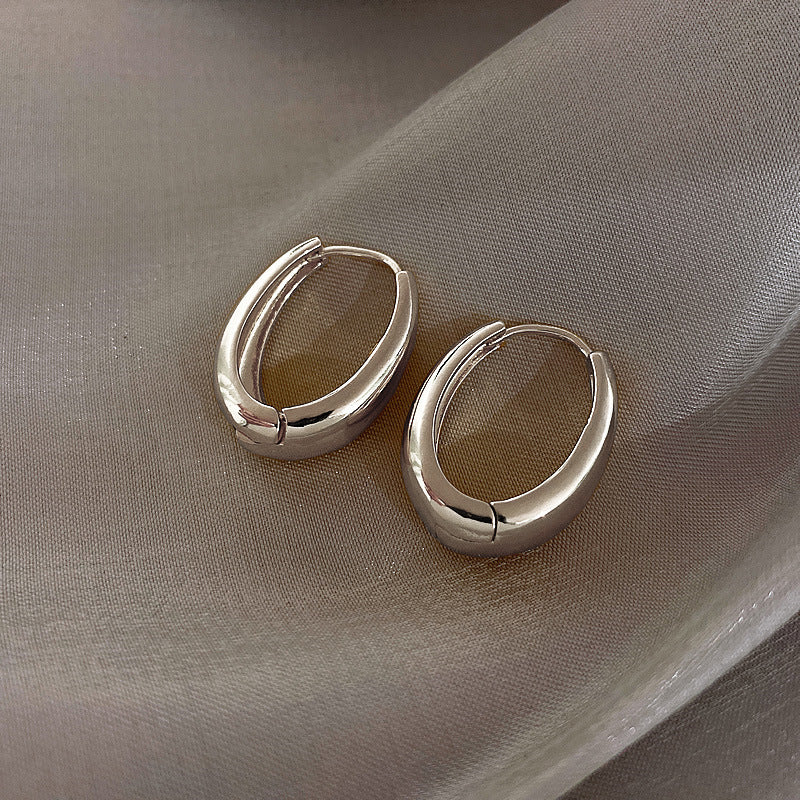 Modern Hoop Earrings with Geometric Design Bowlift