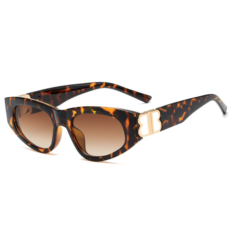 Women Cat-Eye Sunglasses with elegant plastic and luxurious metal details Bowlift