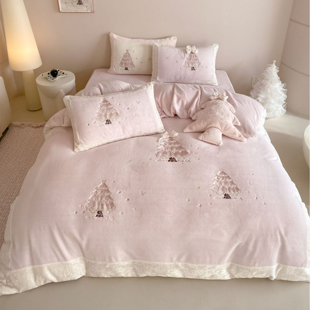 Luxury children's bedding set with embroidered fir trees, velvet trim and cuddly pillow Bowlift