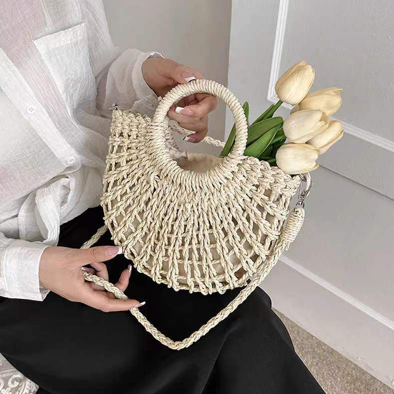 Handcrafted basket bag with playful design Bowlift