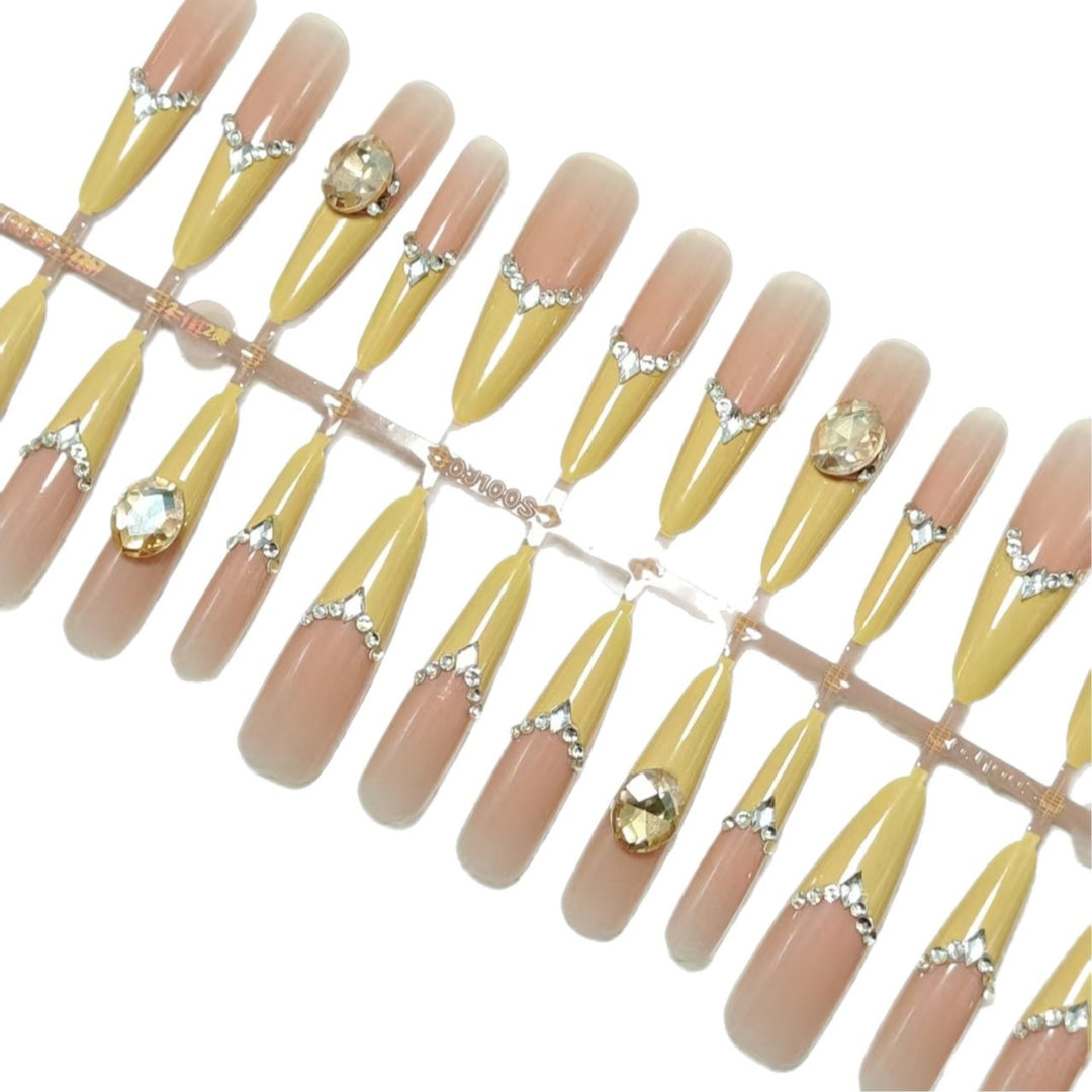 Artificial nails with elegant 3D applications and glitter Bowlift