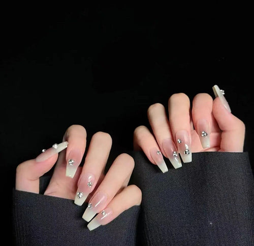 Elegant Rhinestone-Embellished Press-On Nails Bowlift