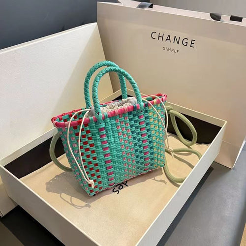 Playful handbag made of braided materials Bowlift