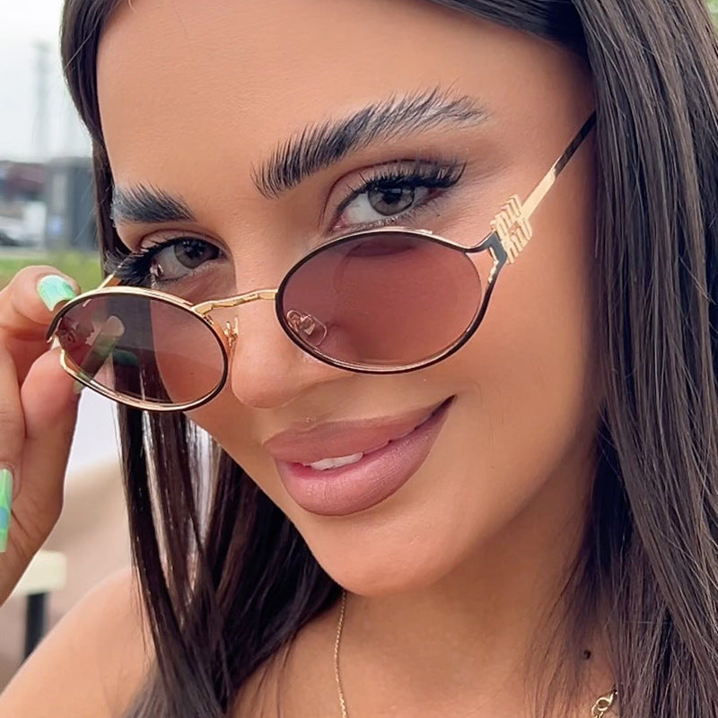Ladies elegant oval sunglasses Bowlift