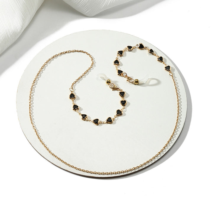 Heart-Shaped Pendant Necklace Bowlift