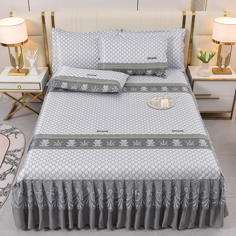 Ladies daybed cover with playful bear motif Bowlift