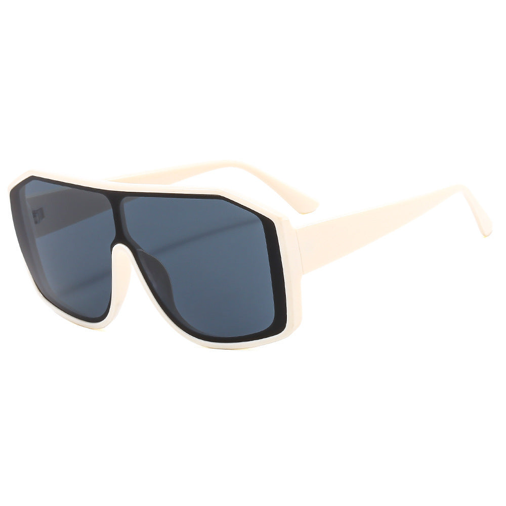 Women Fashionable Oversized Sunglasses in Extravagant Animal Print Design Bowlift