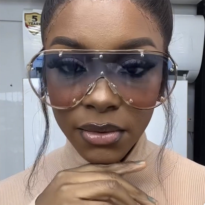 Women's fashionable oversized sunglasses in stylish retro design Bowlift