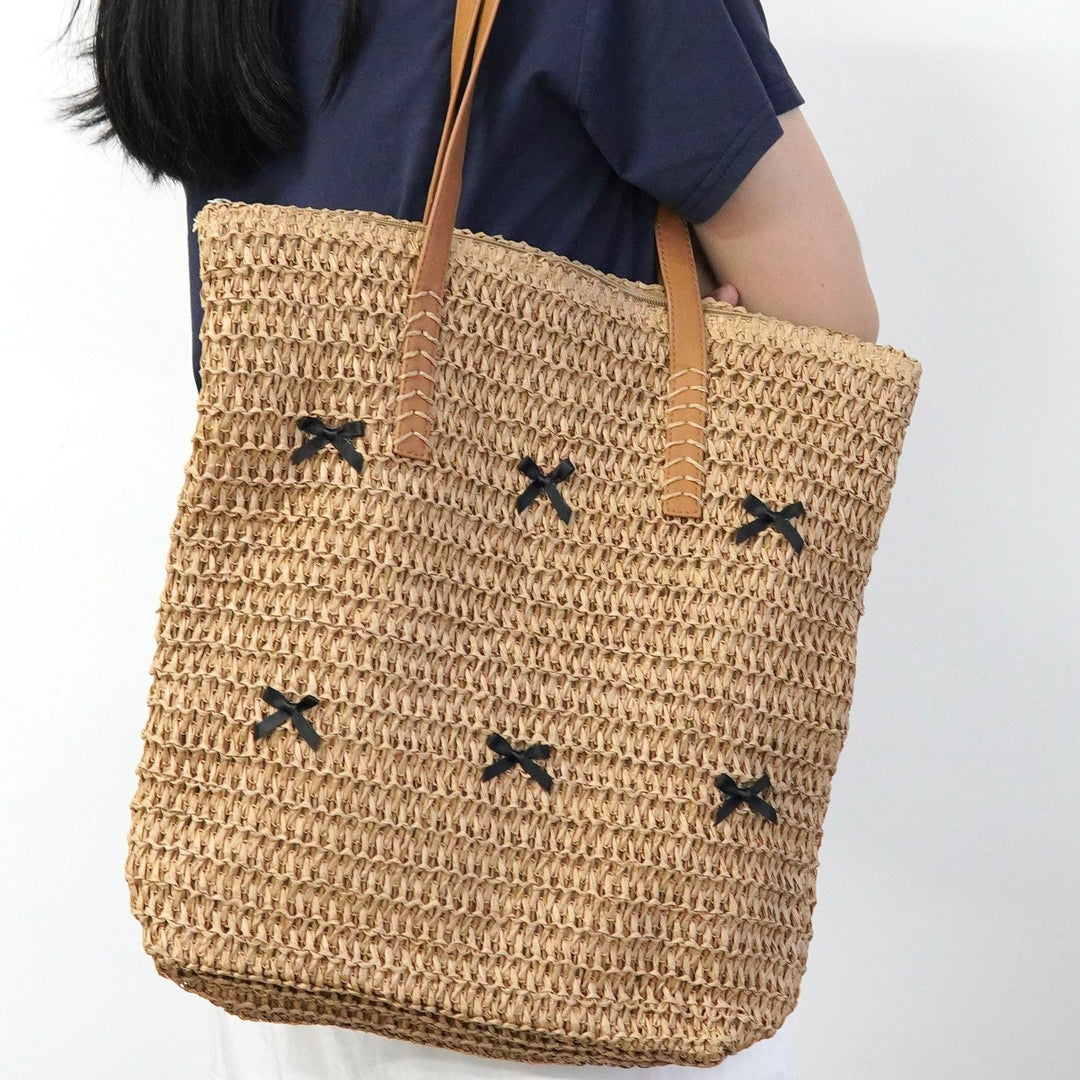 Trendy large beach bag with original bow appliqués Bowlift