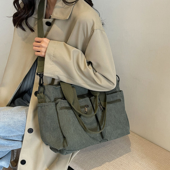 Durable shoulder bag with multiple compartments Bowlift