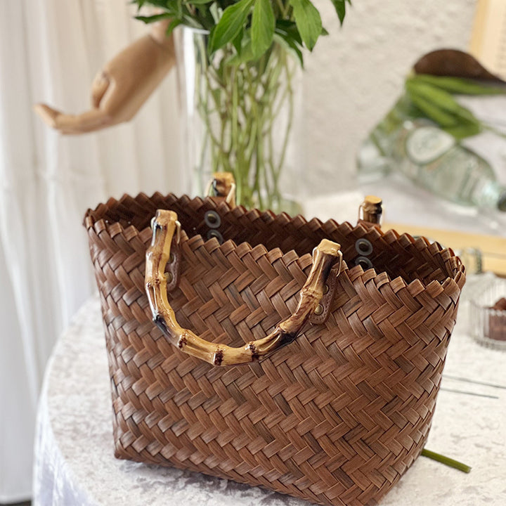 Handbag Made of Woven Bast Bowlift