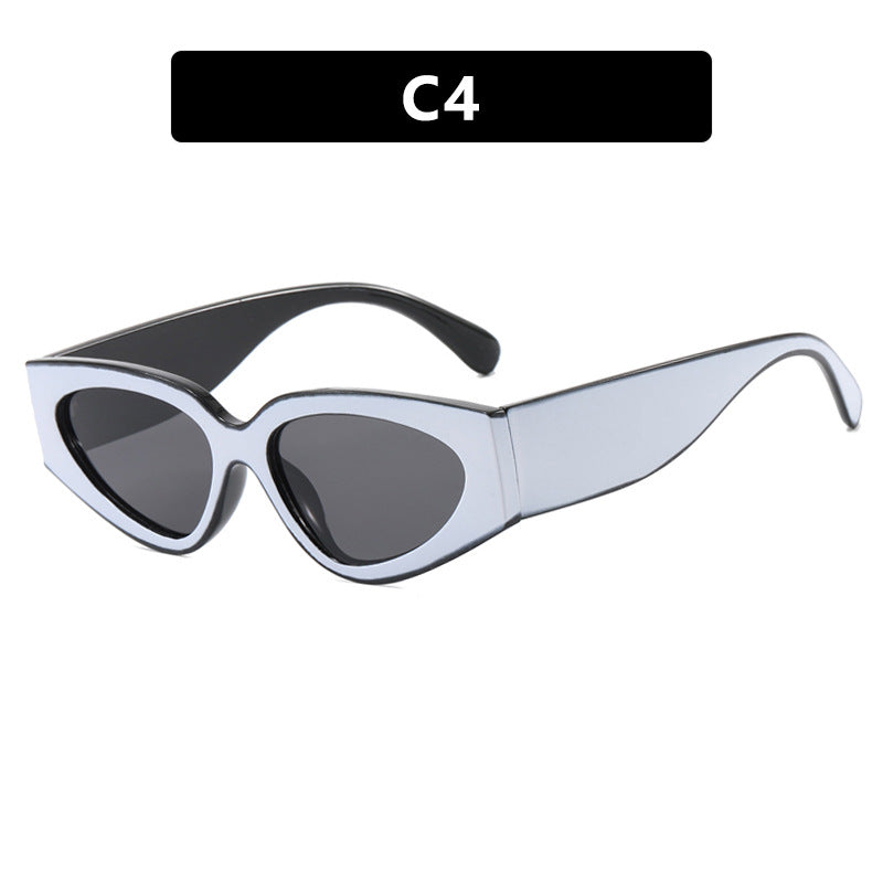 Women's Cat-Eye Sunglasses with Extravagant Design and Protective UV Filter Bowlift